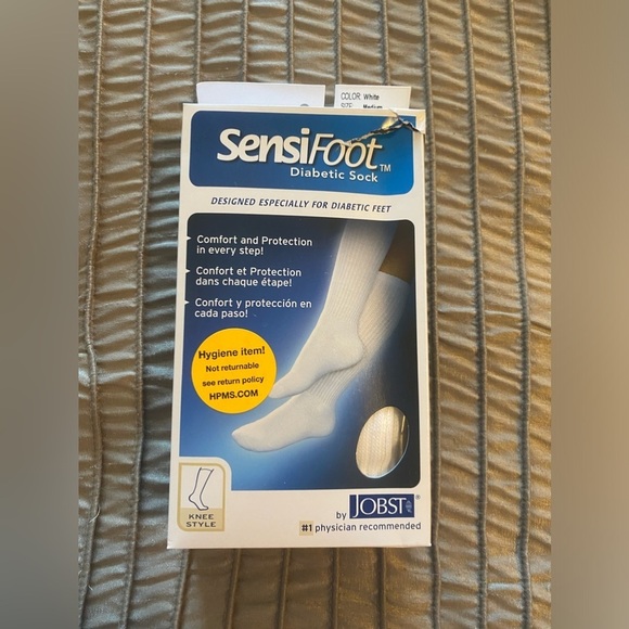 NEW - Jobst SensiFoot Diabetic Compression Socks Medium. (Box has minor damage) - Picture 2 of 4